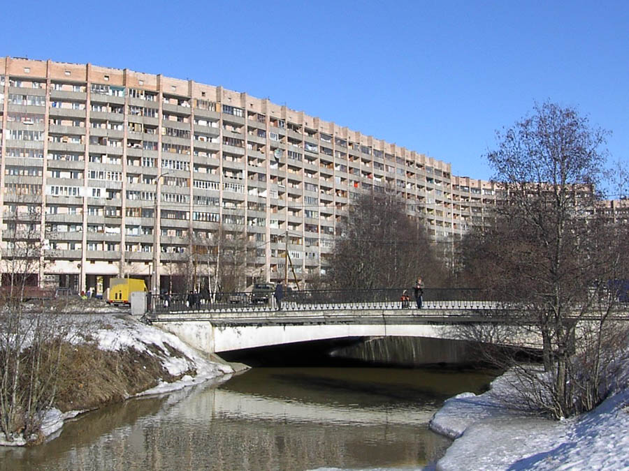 Товарищеский проспект. Товарищеский мост Санкт-Петербург. Товарищеский мост через реку Оккервиль. Мост Коллонтай через реку Оккервиль. Река Оккервиль на ул.Подвойского в Санкт Петербурге.